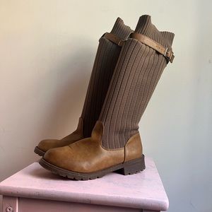 Brown knit buckle boots